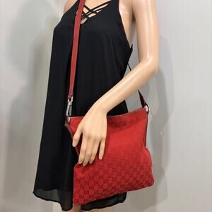 #3205 GUCCI Canvas Red Messenger
